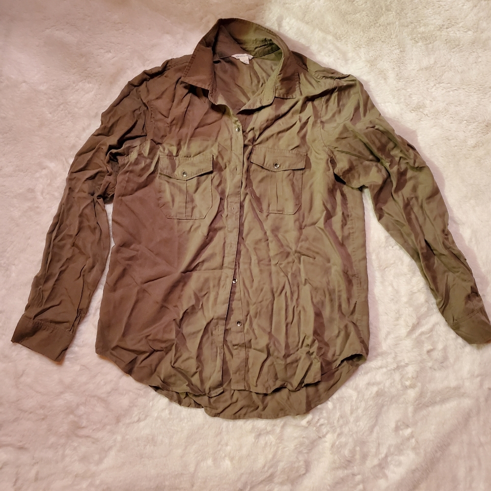 Women's button up long sleeve shirt